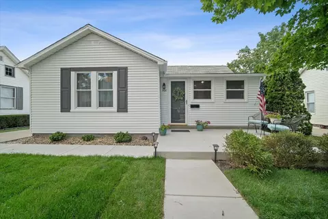 306 E Stewart St, Bloomington, IL 61701
