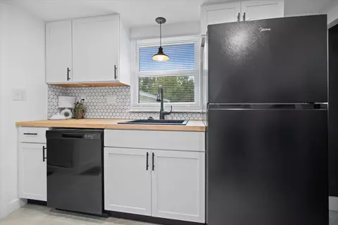 Kitchen - 306 E Stewart St, Bloomington, IL 61701 photo 3 of 4