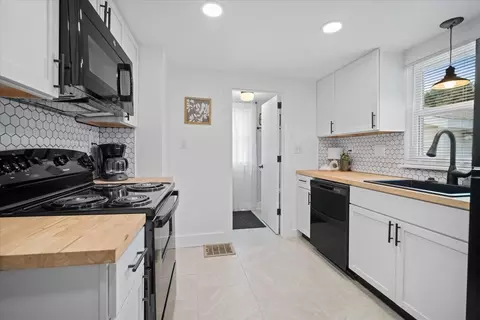 Kitchen - 306 E Stewart St, Bloomington, IL 61701 photo 2 of 4