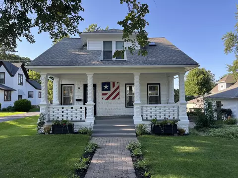 34 Gates St, Crystal Lake, IL 60014