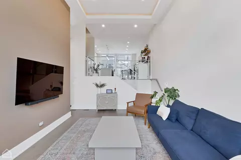 1013 E 62nd St, Chicago, IL 60637 photo 3