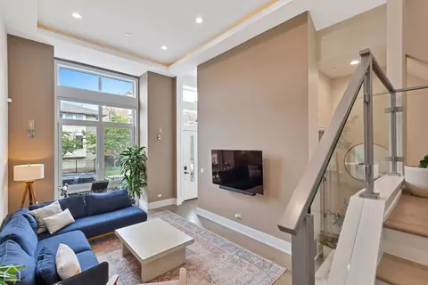 1013 E 62nd St, Chicago, IL 60637 photo 6