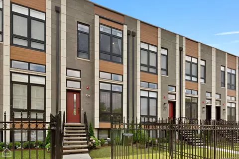 1013 E 62nd St, Chicago, IL 60637