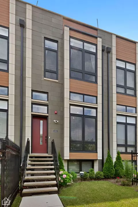 1013 E 62nd St, Chicago, IL 60637 photo 2
