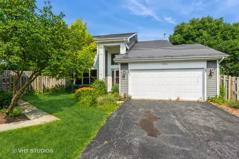 5224 Acacia Ct, Gurnee, IL 60031