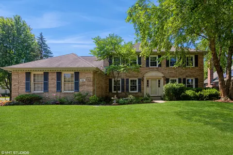112 Mackinaw Ct, Naperville, IL 60565