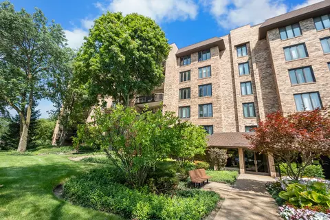 3810 Mission Hills Rd #307, Northbrook, IL 60062