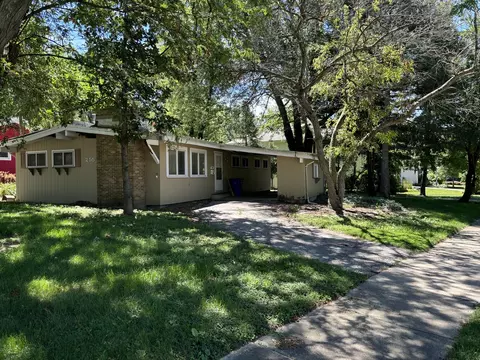255 Hill Ave, Glen Ellyn, IL 60137
