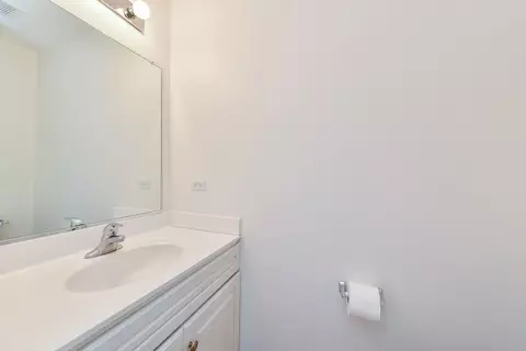 Bath - 2846 Mapleside Ct, Aurora, IL 60502 photo 1 of 4