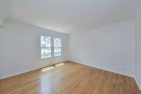 Living - 2846 Mapleside Ct, Aurora, IL 60502 photo 1 of 2