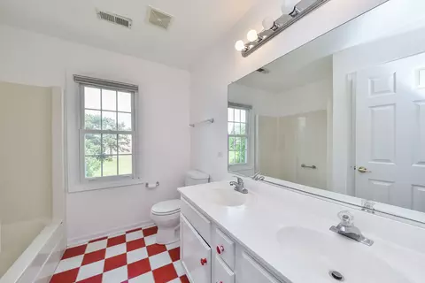 Bath - 2846 Mapleside Ct, Aurora, IL 60502 photo 4 of 4