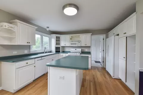 Kitchen - 2846 Mapleside Ct, Aurora, IL 60502 photo 2 of 2