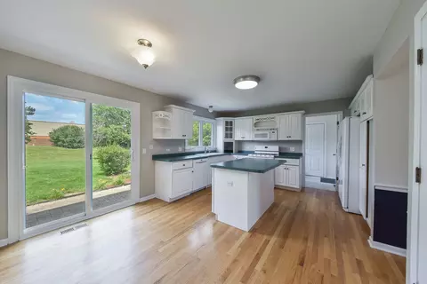 Kitchen - 2846 Mapleside Ct, Aurora, IL 60502 photo 1 of 2