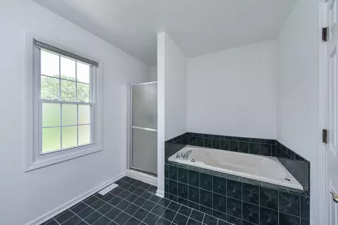 Bath - 2846 Mapleside Ct, Aurora, IL 60502 photo 3 of 4