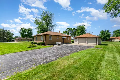Exterior - 18621 Burnham Ave, Lansing, IL 60438 photo 3 of 7