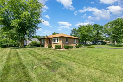 Exterior - 18621 Burnham Ave, Lansing, IL 60438 photo 1 of 7