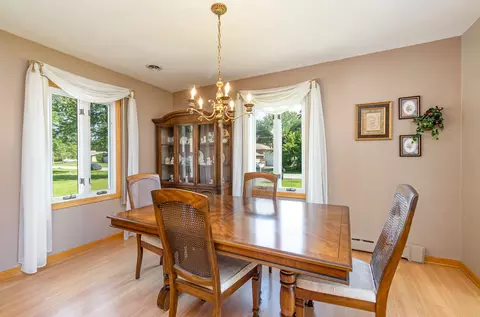 Dining - 18621 Burnham Ave, Lansing, IL 60438 photo 1 of 1