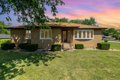18621 Burnham Ave, Lansing, IL 60438