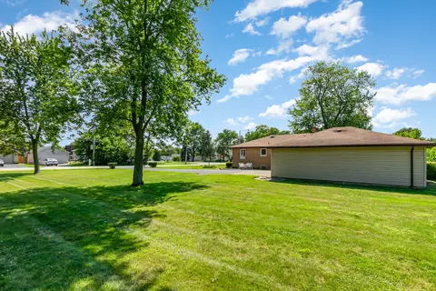 Exterior - 18621 Burnham Ave, Lansing, IL 60438 photo 6 of 7