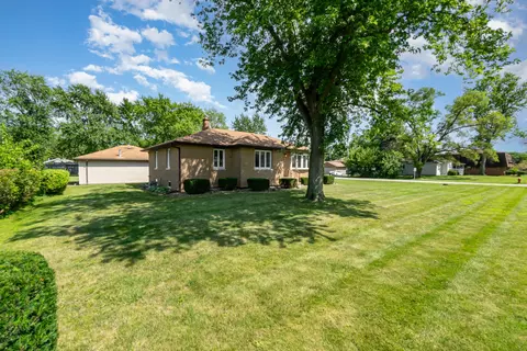 Exterior - 18621 Burnham Ave, Lansing, IL 60438 photo 2 of 7