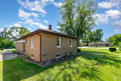Exterior - 18621 Burnham Ave, Lansing, IL 60438 photo 5 of 7