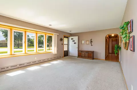Living - 18621 Burnham Ave, Lansing, IL 60438 photo 1 of 3