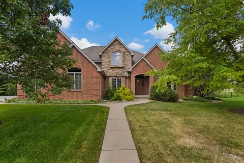 1605 Nottingham Dr, Saint Joseph, IL 61873