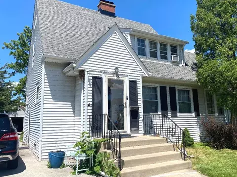 1704 E Algonquin Rd, Des Plaines, IL 60016