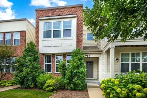 981 Times Square Dr #108, Aurora, IL 60504