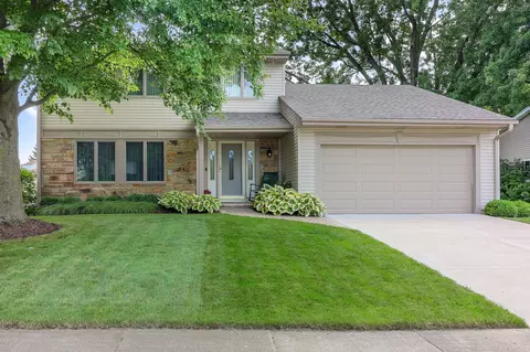 2 S234 Continental Dr, Warrenville, IL 60555