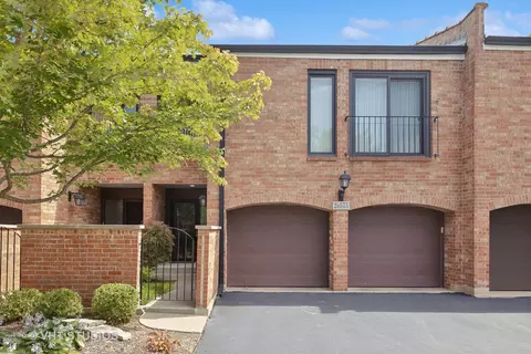 2 S575 Patrick Henry Sq, Oak Brook, IL 60523