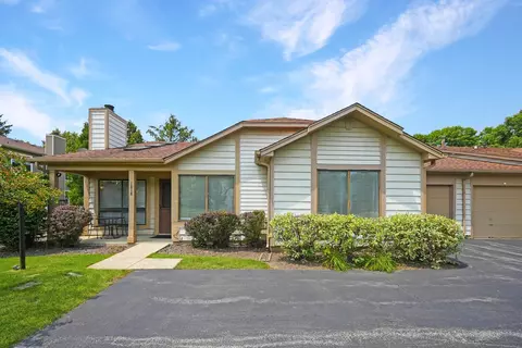 1818 Appaloosa Dr, Naperville, IL 60565