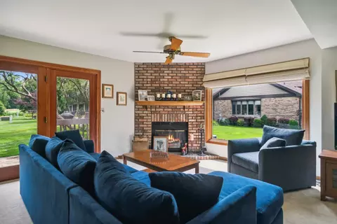 1846 Golf View Dr, Bartlett, IL 60103 photo 4