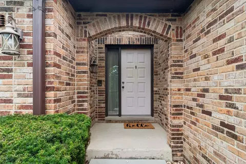 1846 Golf View Dr, Bartlett, IL 60103