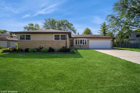 1341 N Burning Bush Ln, Mount Prospect, IL 60056