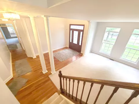 Entry Way - 643 Wingpointe Dr, Aurora, IL 60506 photo 5 of 8