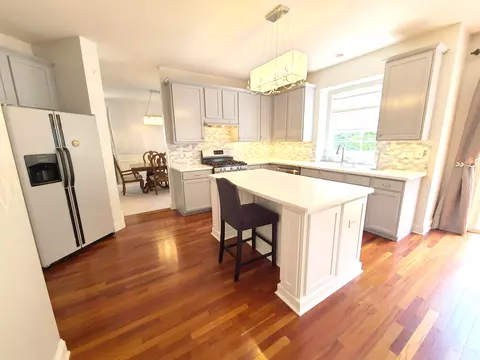 Kitchen - 643 Wingpointe Dr, Aurora, IL 60506 photo 3 of 6