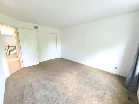 Bedroom - 643 Wingpointe Dr, Aurora, IL 60506 photo 4 of 6