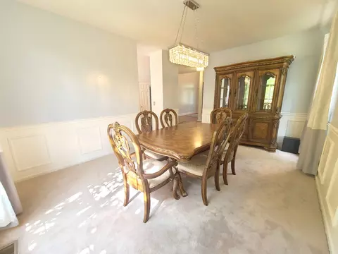 Dining - 643 Wingpointe Dr, Aurora, IL 60506 photo 2 of 3
