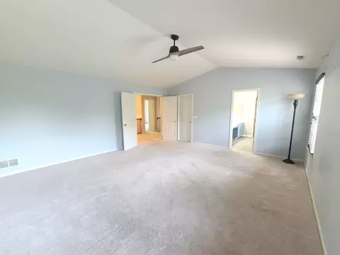 Bedroom - 643 Wingpointe Dr, Aurora, IL 60506 photo 1 of 6