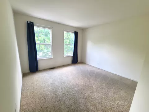 Bedroom - 643 Wingpointe Dr, Aurora, IL 60506 photo 5 of 6