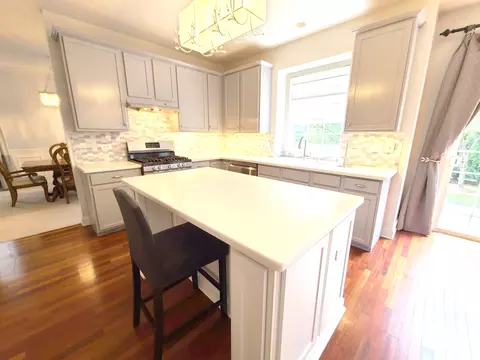 Kitchen - 643 Wingpointe Dr, Aurora, IL 60506 photo 4 of 6