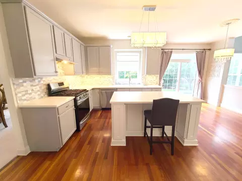 Kitchen - 643 Wingpointe Dr, Aurora, IL 60506 photo 6 of 6