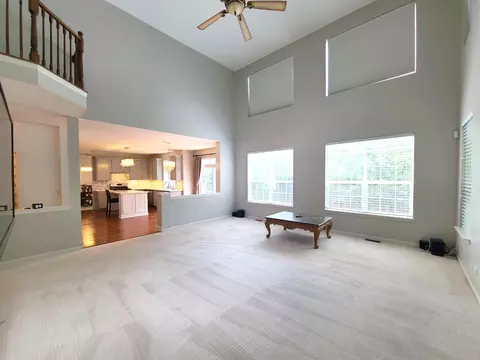 Living - 643 Wingpointe Dr, Aurora, IL 60506 photo 3 of 4