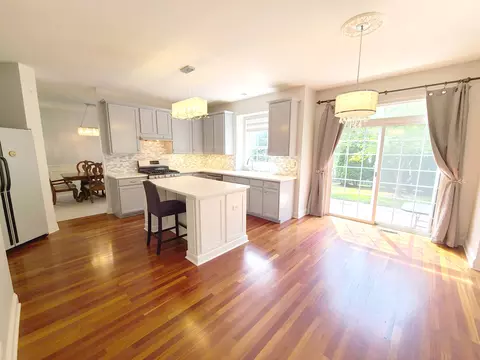 Kitchen - 643 Wingpointe Dr, Aurora, IL 60506 photo 2 of 6
