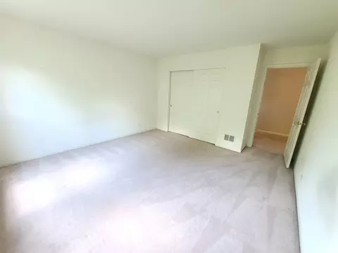 Bedroom - 643 Wingpointe Dr, Aurora, IL 60506 photo 3 of 6