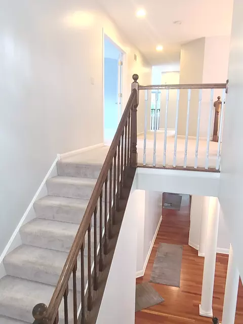 Entry Way - 643 Wingpointe Dr, Aurora, IL 60506 photo 6 of 8