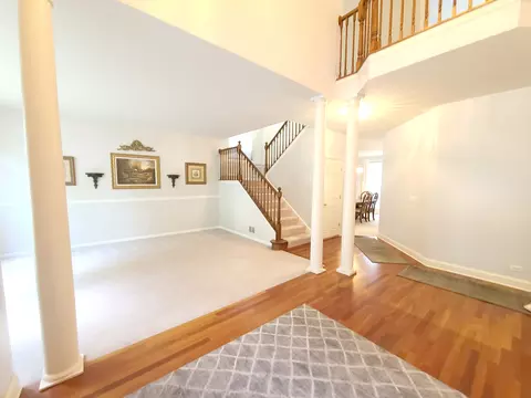 Entry Way - 643 Wingpointe Dr, Aurora, IL 60506 photo 2 of 8