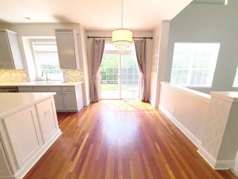 Dining - 643 Wingpointe Dr, Aurora, IL 60506 photo 3 of 3