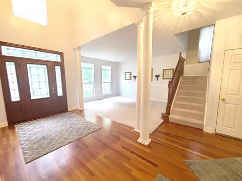 Entry Way - 643 Wingpointe Dr, Aurora, IL 60506 photo 3 of 8